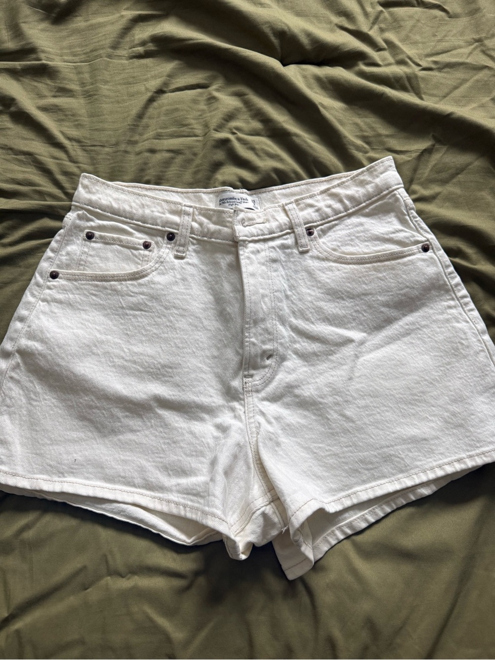 NWT Abercrombie 90’s high rise short